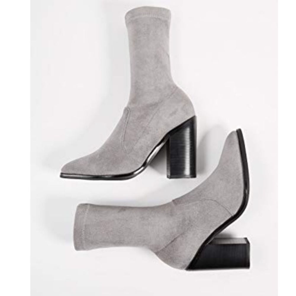 NWT  Suede Sol Sana boots in grey 𗁦 Festival boots 👢🤍